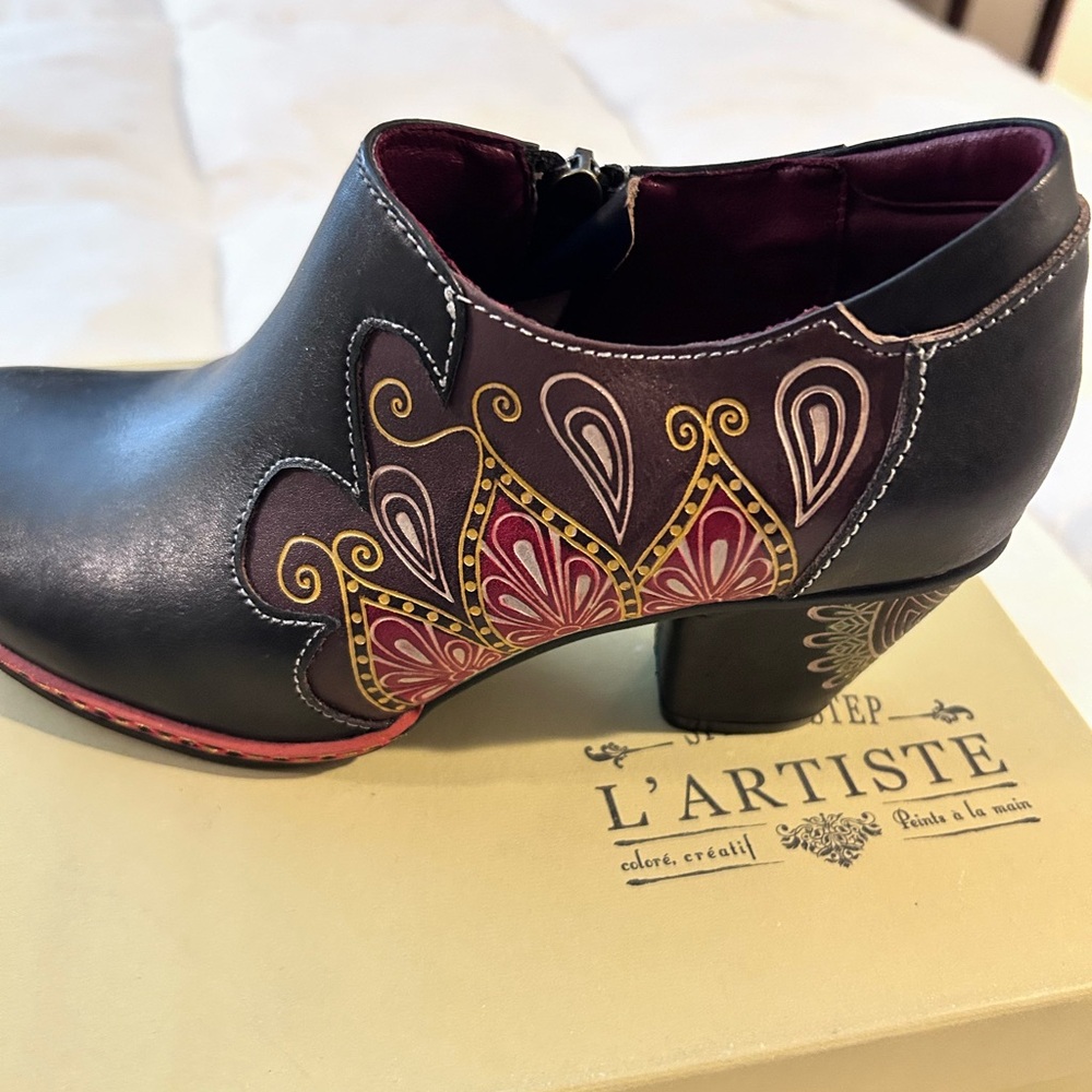 L'ATISTE Black Women's Leather Booties Size 37 (US 6.5 - 7)